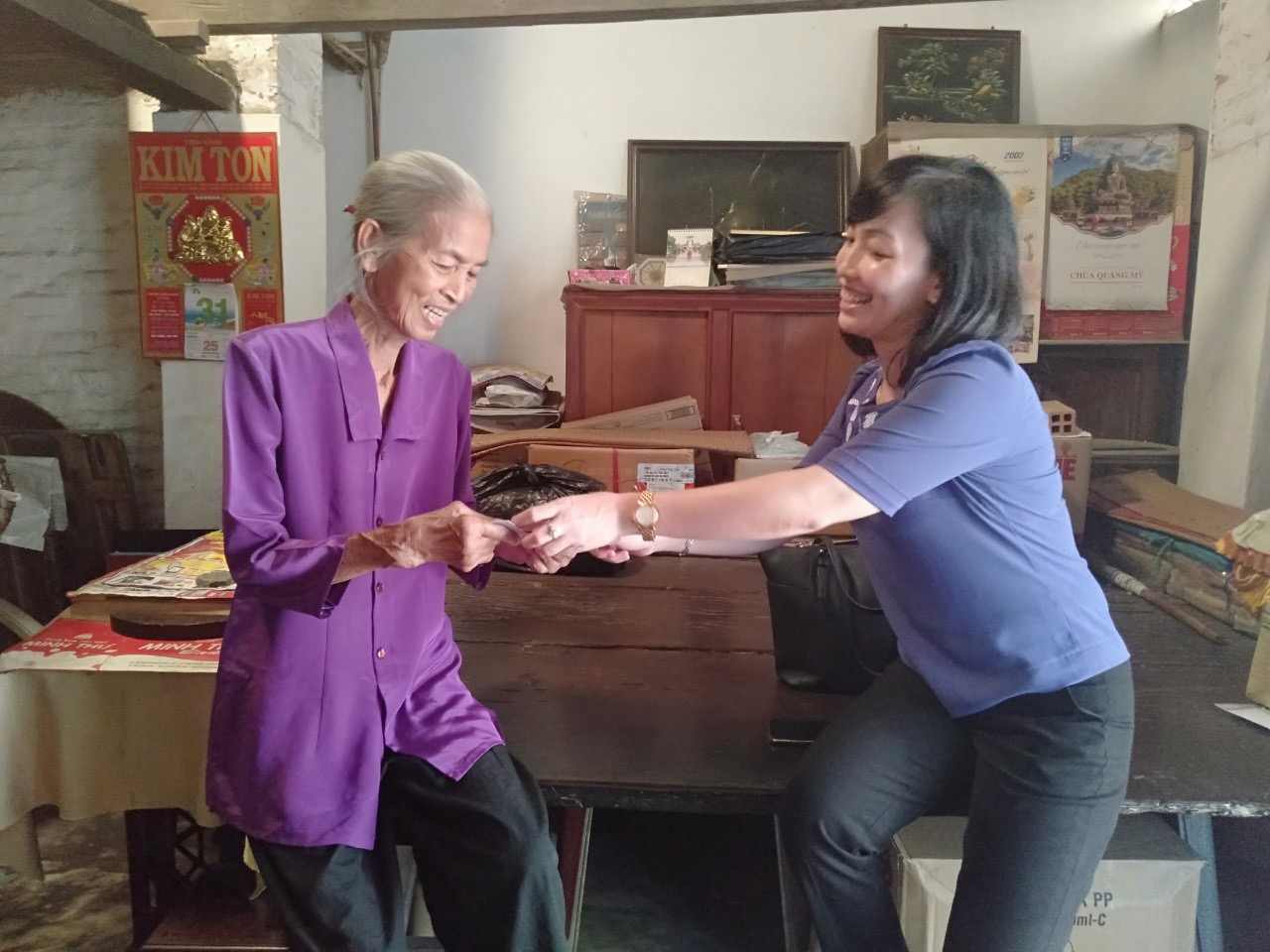 Lãnh đạo ngành Giáo dục và Đào tạo thăm, tặng quà và chúc tết giáo viên có hoàn cảnh khó khăn trong tỉnh