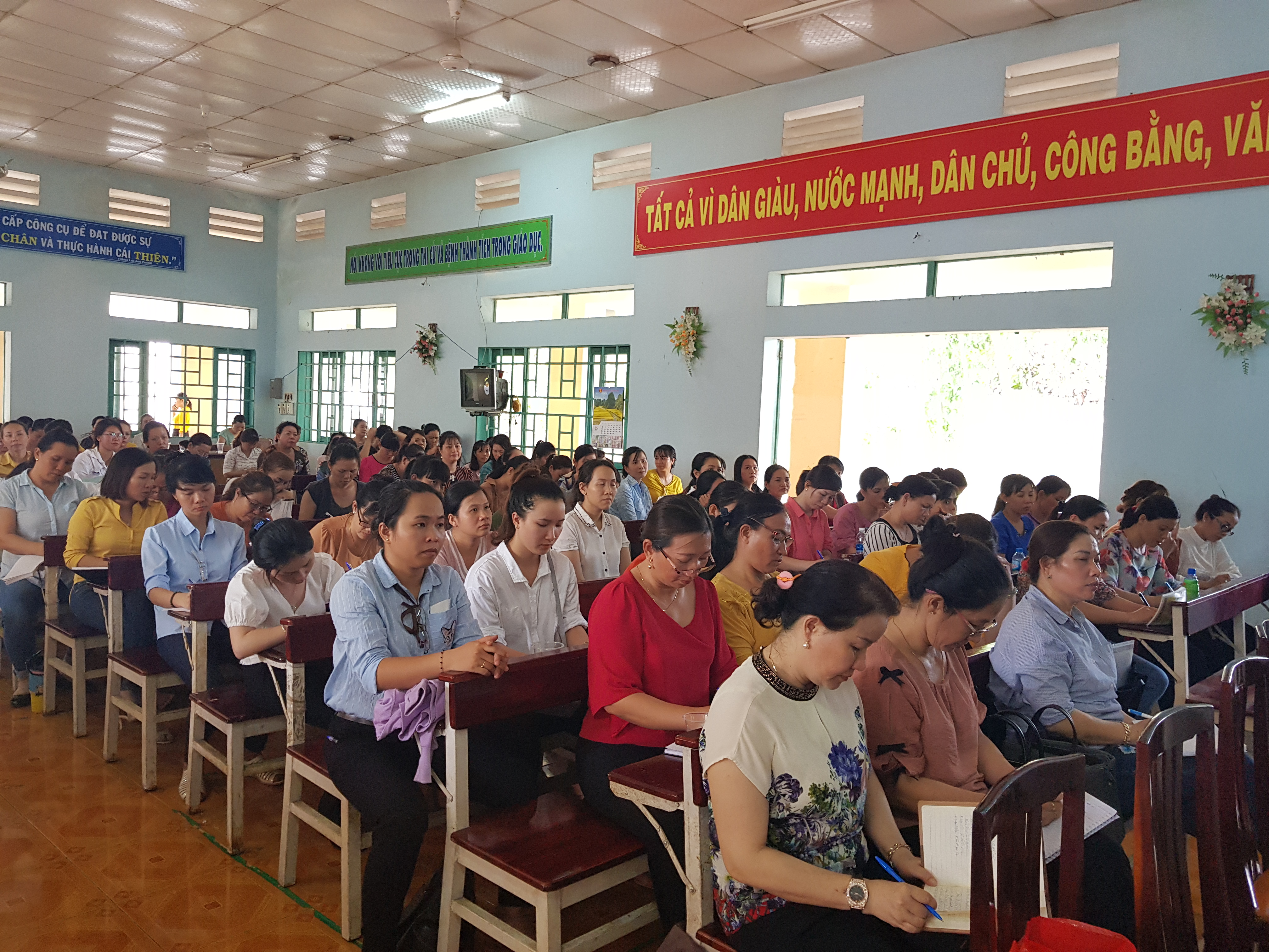 Tập huấn Tăng cường tiếng Việt cho trẻ mầm non vùng dân tộc thiểu số trong các cơ sở giáo dục mầm non