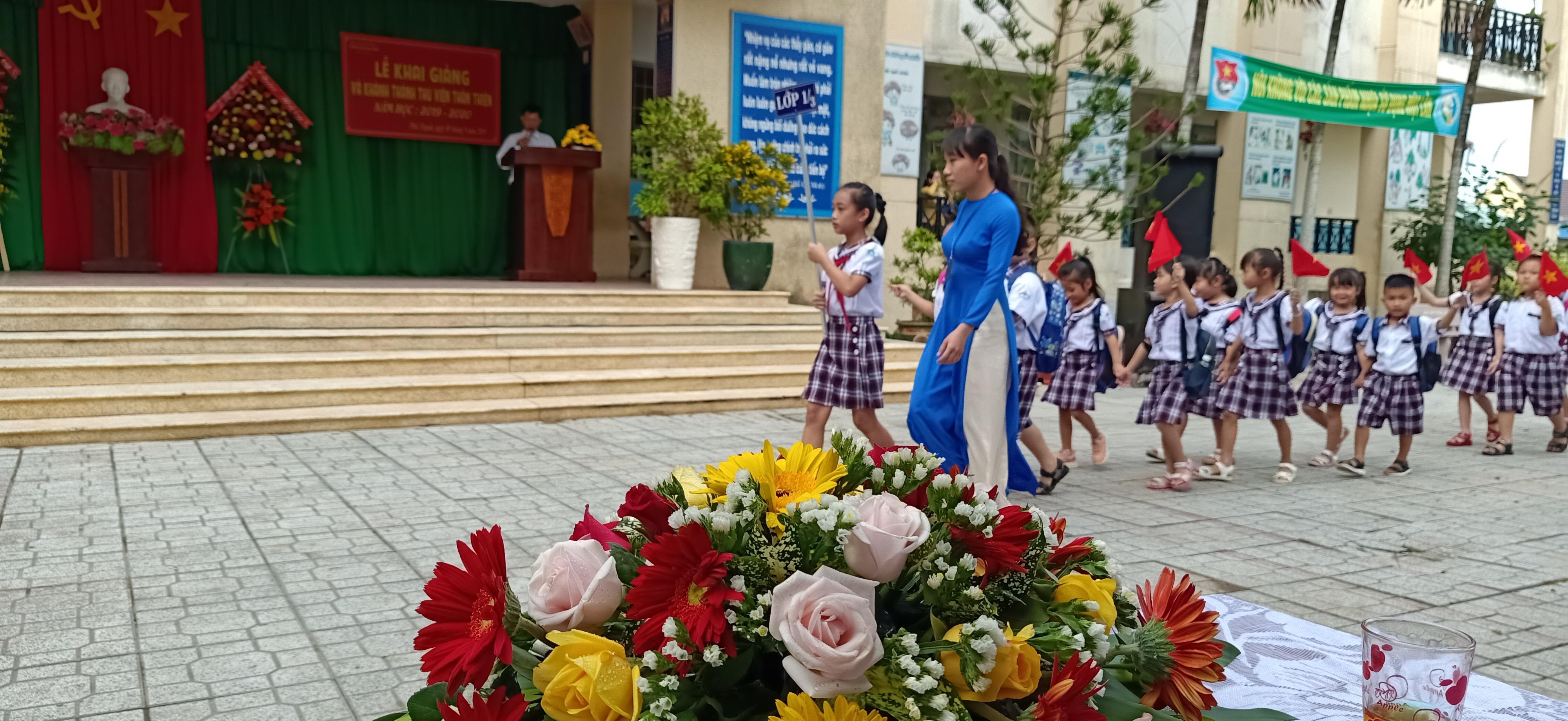 Lễ khai giảng và khánh thành Thư viện thân thiện tại Trường tiểu học Phú Thạnh, huyện Nhơn Trạch
