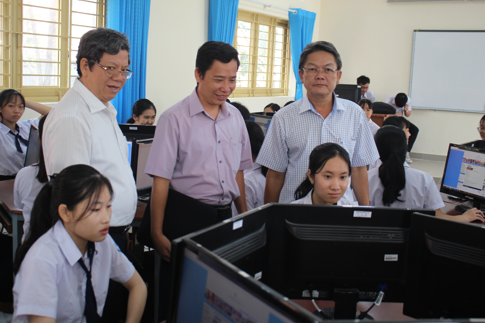Kiểm tra cuộc thi trực tuyến “Tìm hiểu pháp luật năm 2019” tại một số đơn vị trường THPT trên địa bàn huyện Tân Phú, huyện Xuân Lộc.