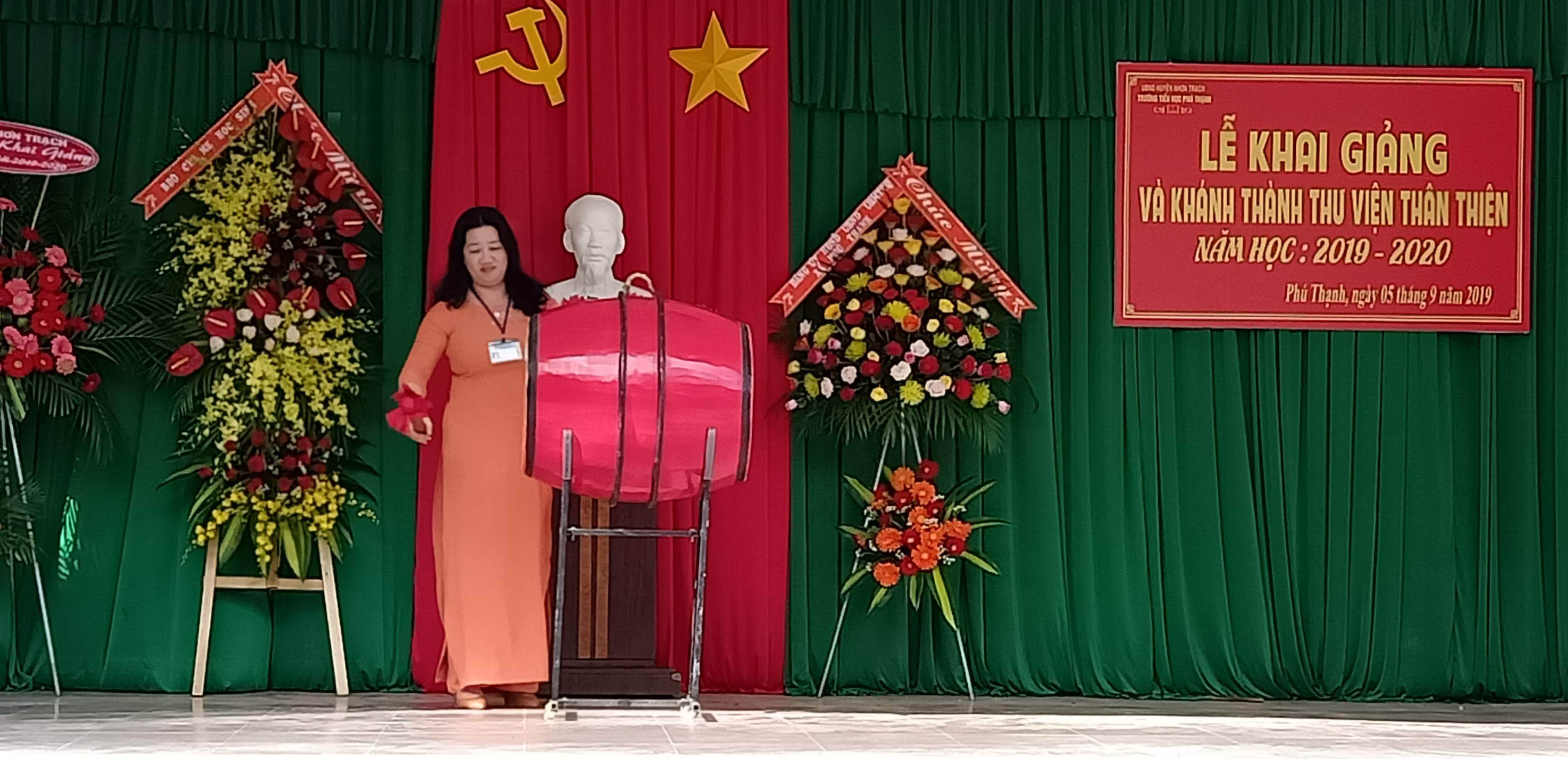 Lễ khai giảng và khánh thành Thư viện thân thiện tại Trường tiểu học Phú Thạnh, huyện Nhơn Trạch