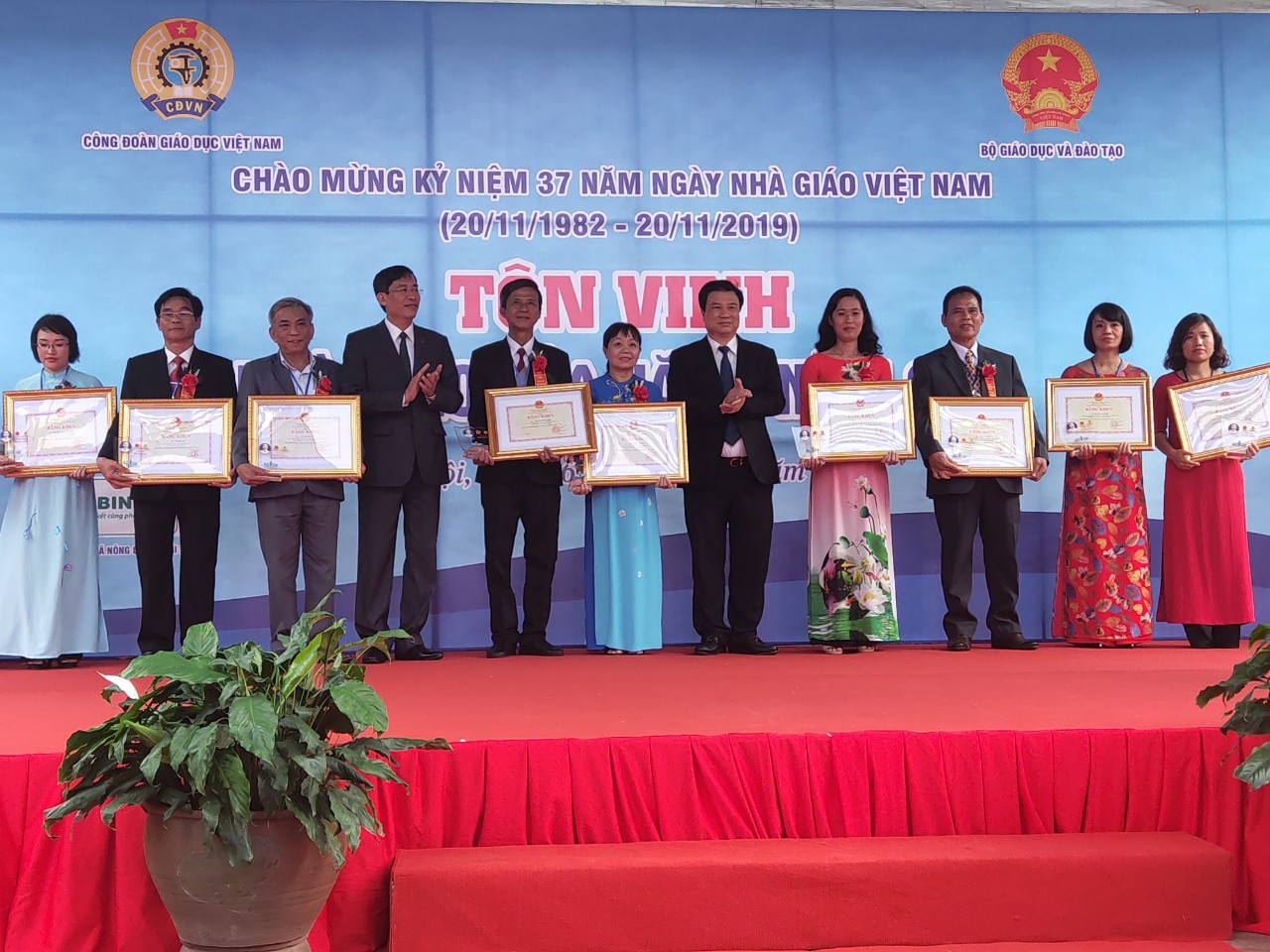 Hai nhà giáo được tôn vinh tại Lễ tri ân, tôn vinh nhà giáo tiêu biểu năm 2019