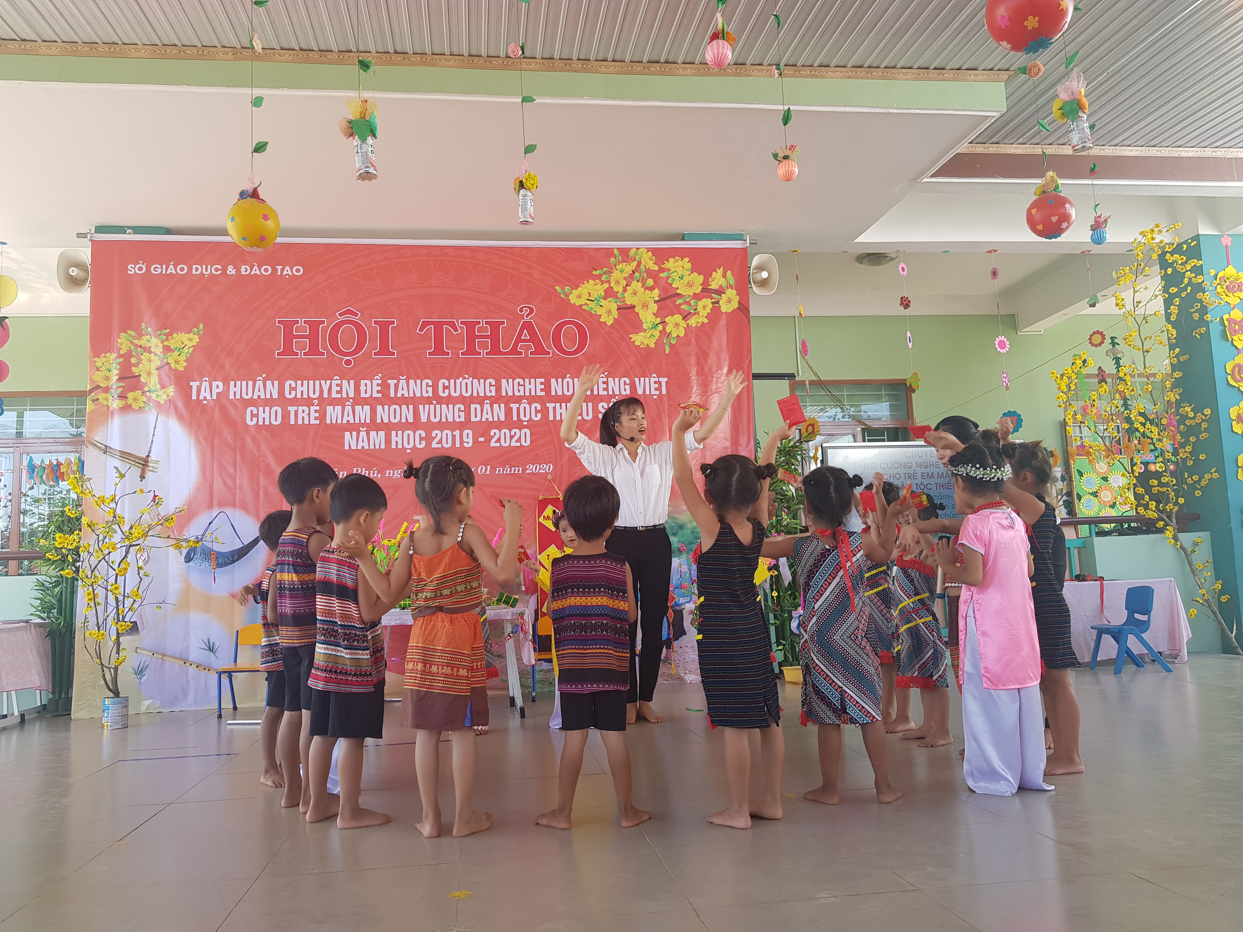 Hội thảo tập huấn Chuyên đề Tăng cường nghe, nói tiếng Việt cho trẻ mầm non người Dân tộc thiểu số