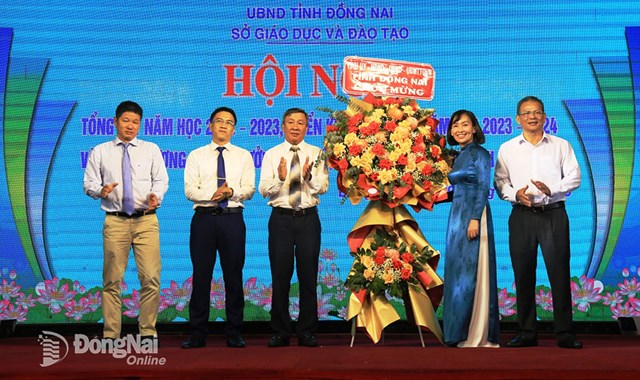 Tỉnh ủy - HĐND - UBND - Ủy ban MTTQ Việt Nam tỉnh gửi thư chúc mừng khai giảng năm học mới 