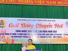 Cô giáo Vi Thị Giang, Giáo viên trường mầm non Liên Cơ tận tụy với nghề, yêu thương trẻ